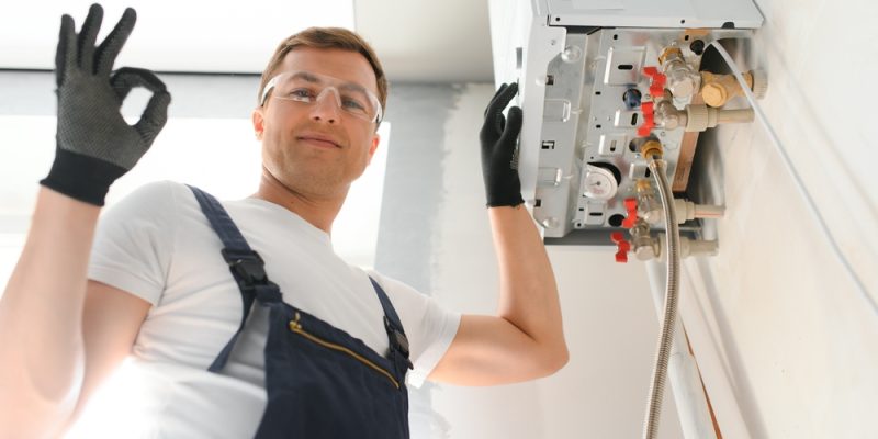 Professional,Boiler,Service:,Qualified,Technician,Checking,A,Natural,Gas,Boiler